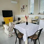 Cozy, New Country Apartman