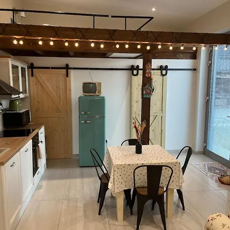 Apartment Cozy, New Country