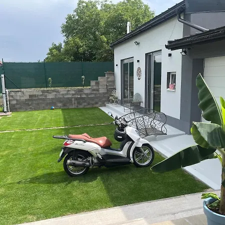 Cozy, New Country Apartman