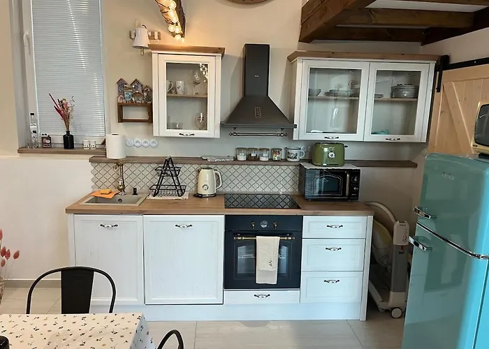 Cozy, New Country Apartment *